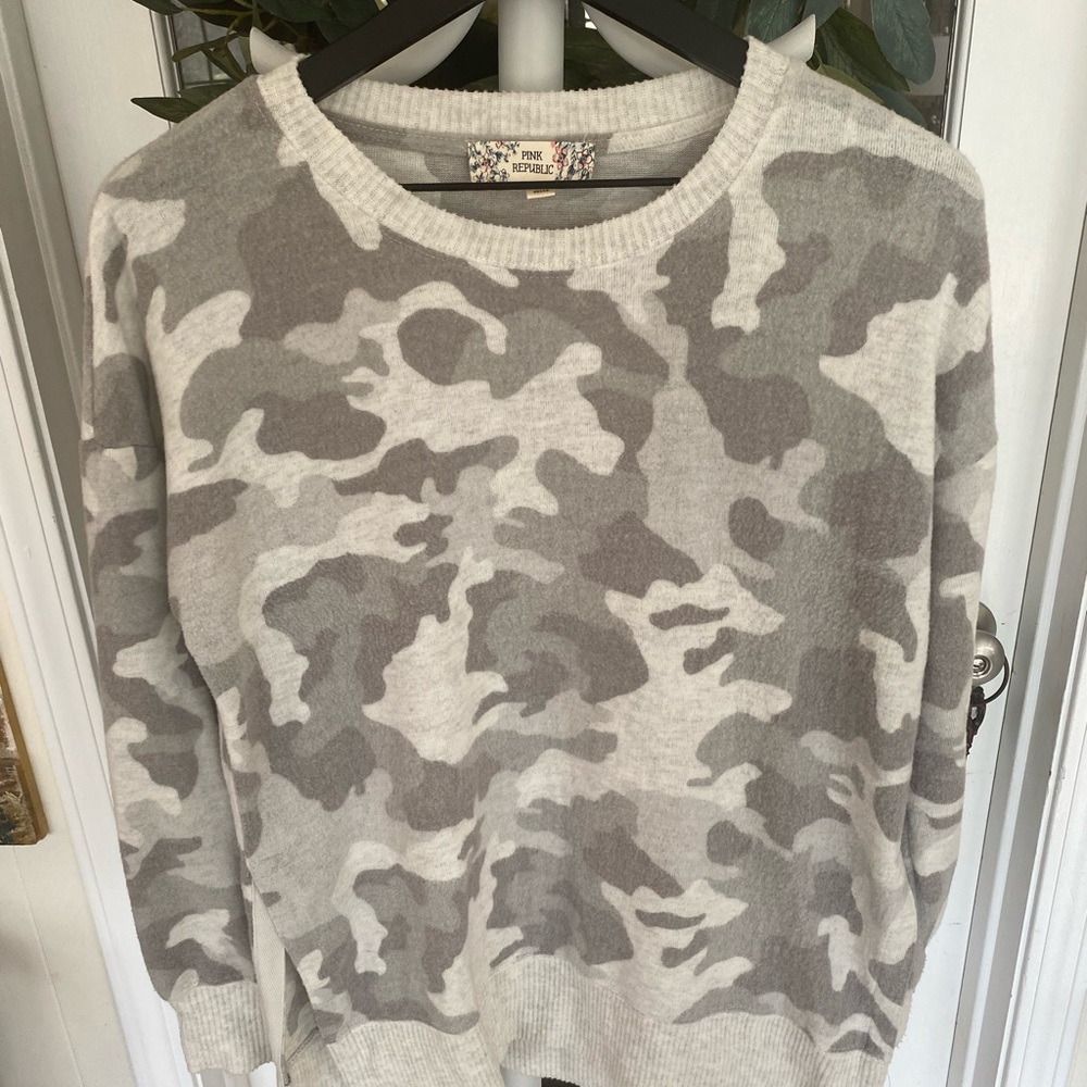 PINK REPUBLIC Camo Top LS M